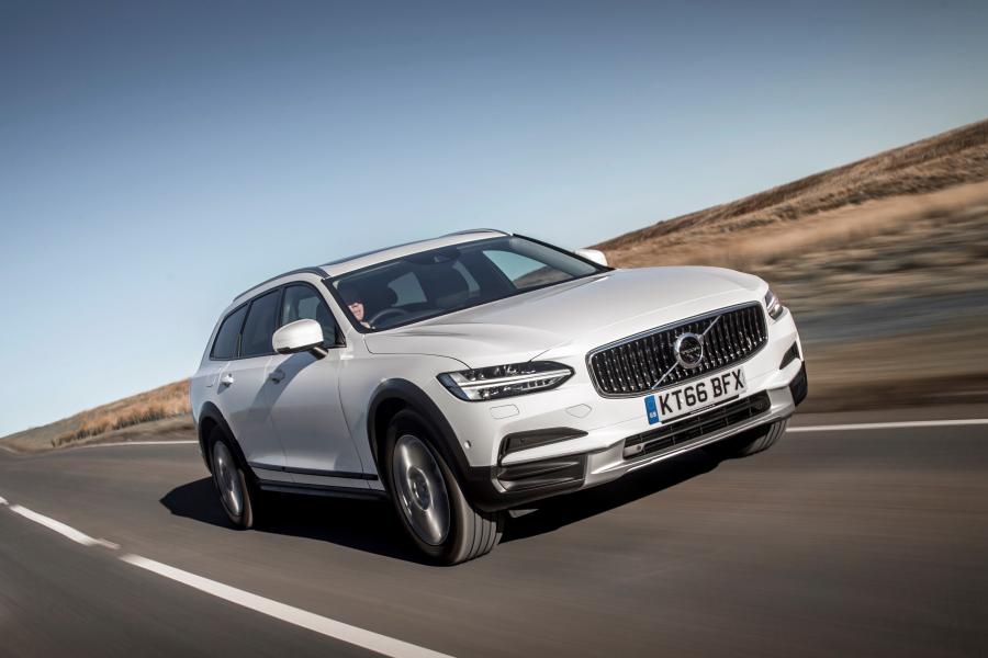  Volvo V90 D4 Cross Country 2017 года  (UK) (фото 15 из 40)
